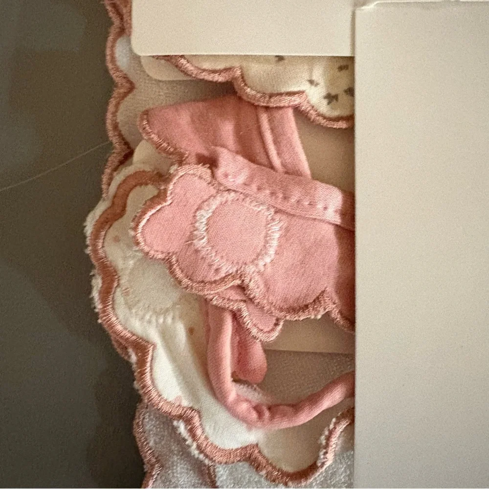 Milkberry bamboo bibs new